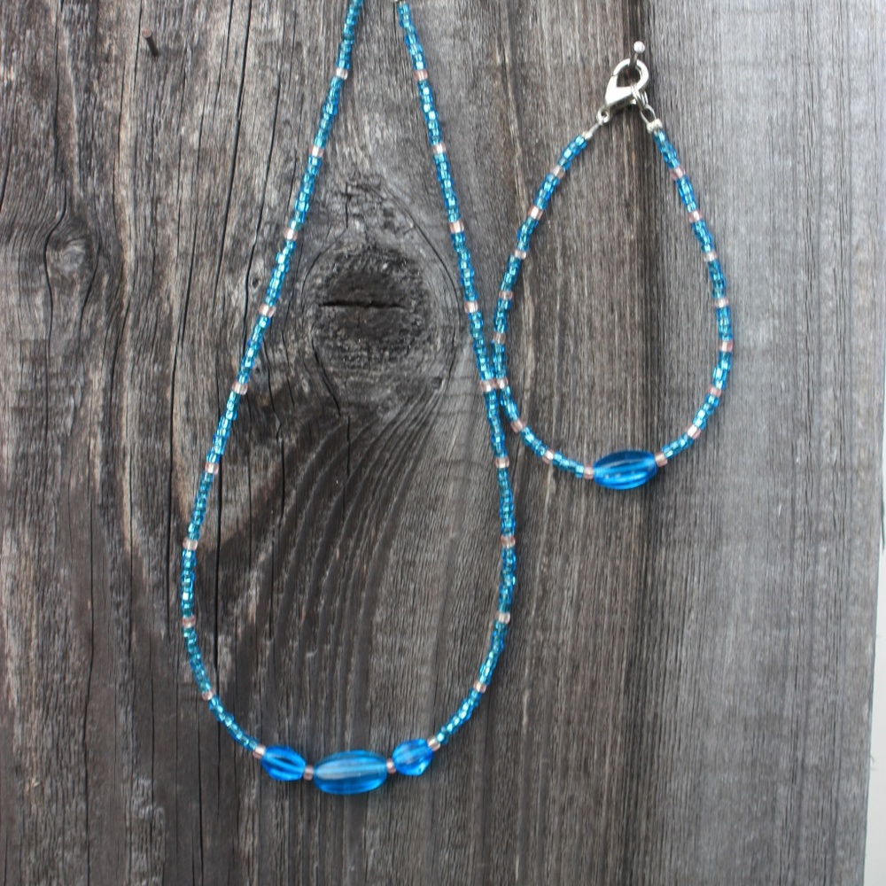 Glass beed choker and bracelet (item#3)